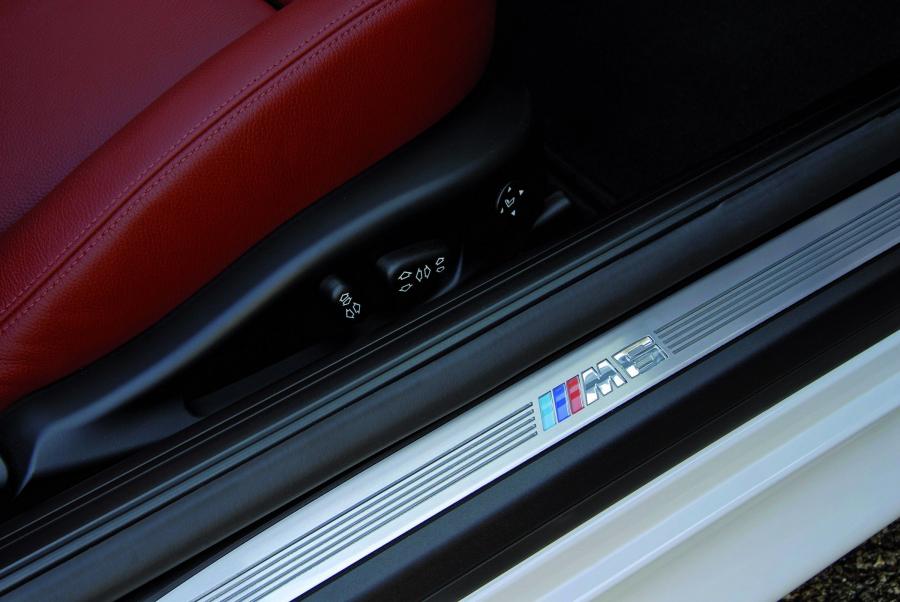  BMW M6 Convertible 2007 года  (фото 11 из 89)